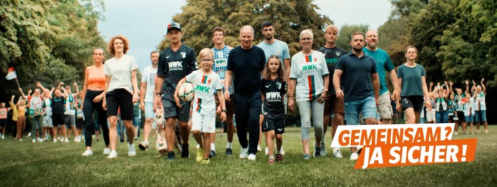 Fußballteam im Freien bei der WWK-Kampagne „Gemeinsam? Ja sicher!". Projekt von Dreamscope für die WWK Versicherung